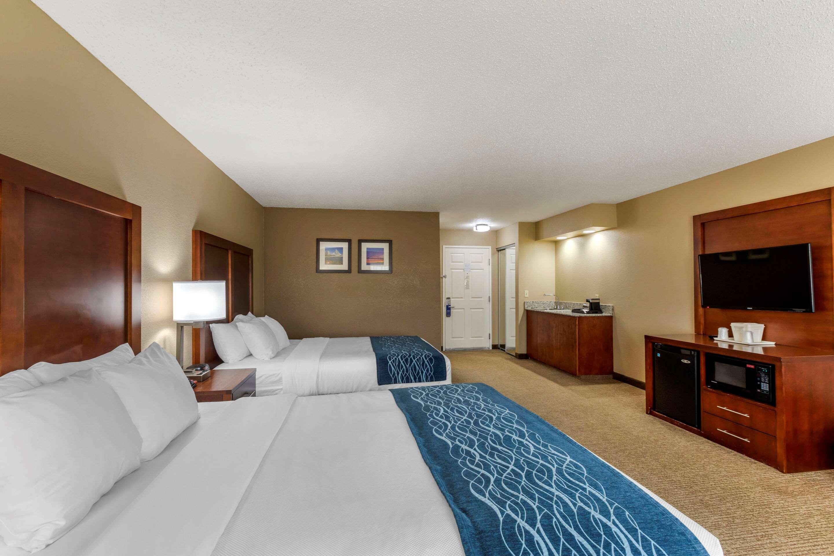 Comfort Inn & Suites Jackson - West Bend Jackson (Washington County) Exterior foto