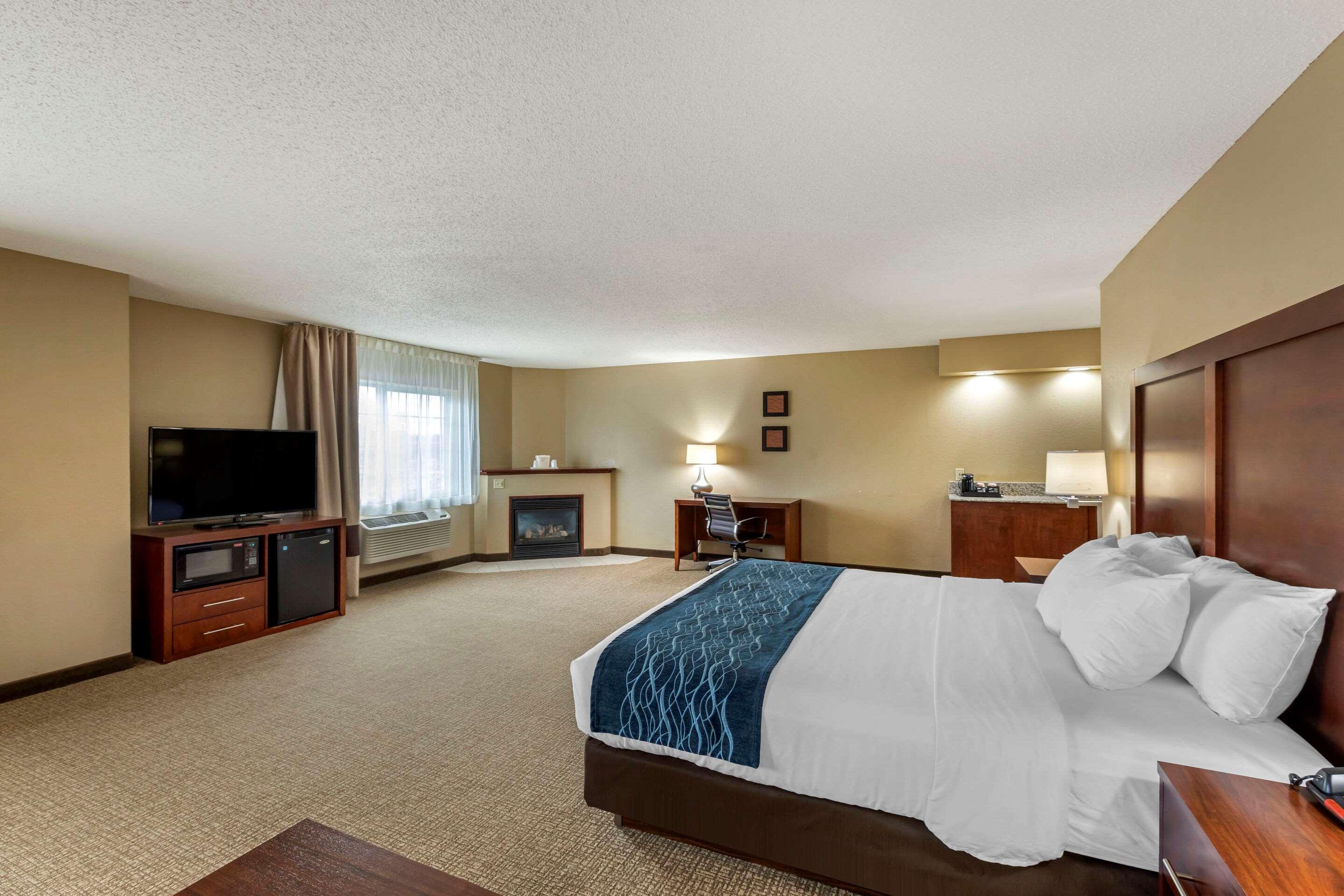 Comfort Inn & Suites Jackson - West Bend Jackson (Washington County) Exterior foto