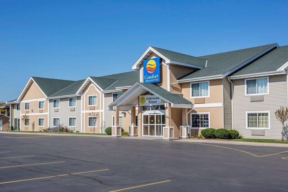 Comfort Inn & Suites Jackson - West Bend Jackson (Washington County) Exterior foto