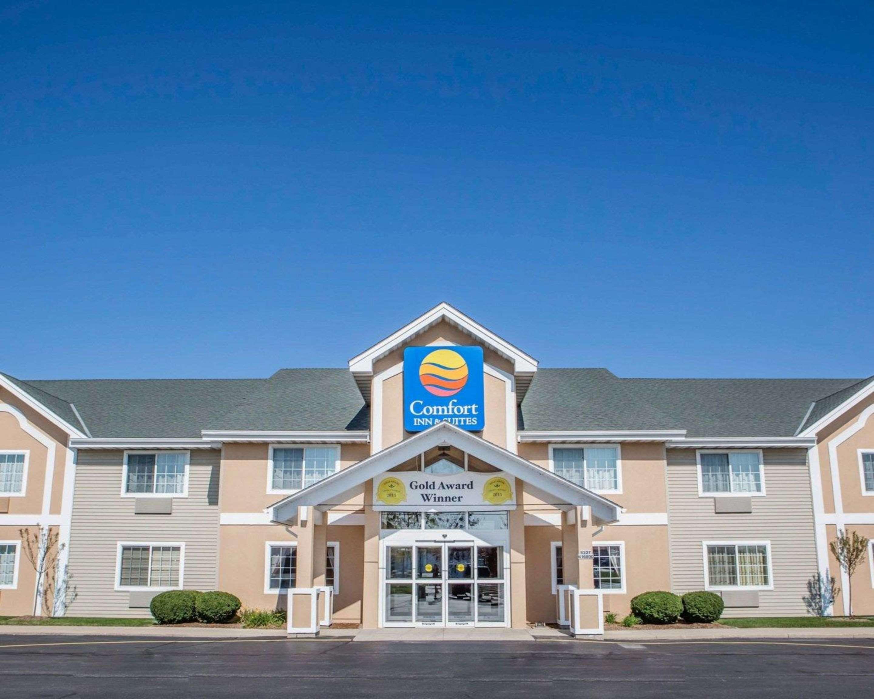 Comfort Inn & Suites Jackson - West Bend Jackson (Washington County) Exterior foto