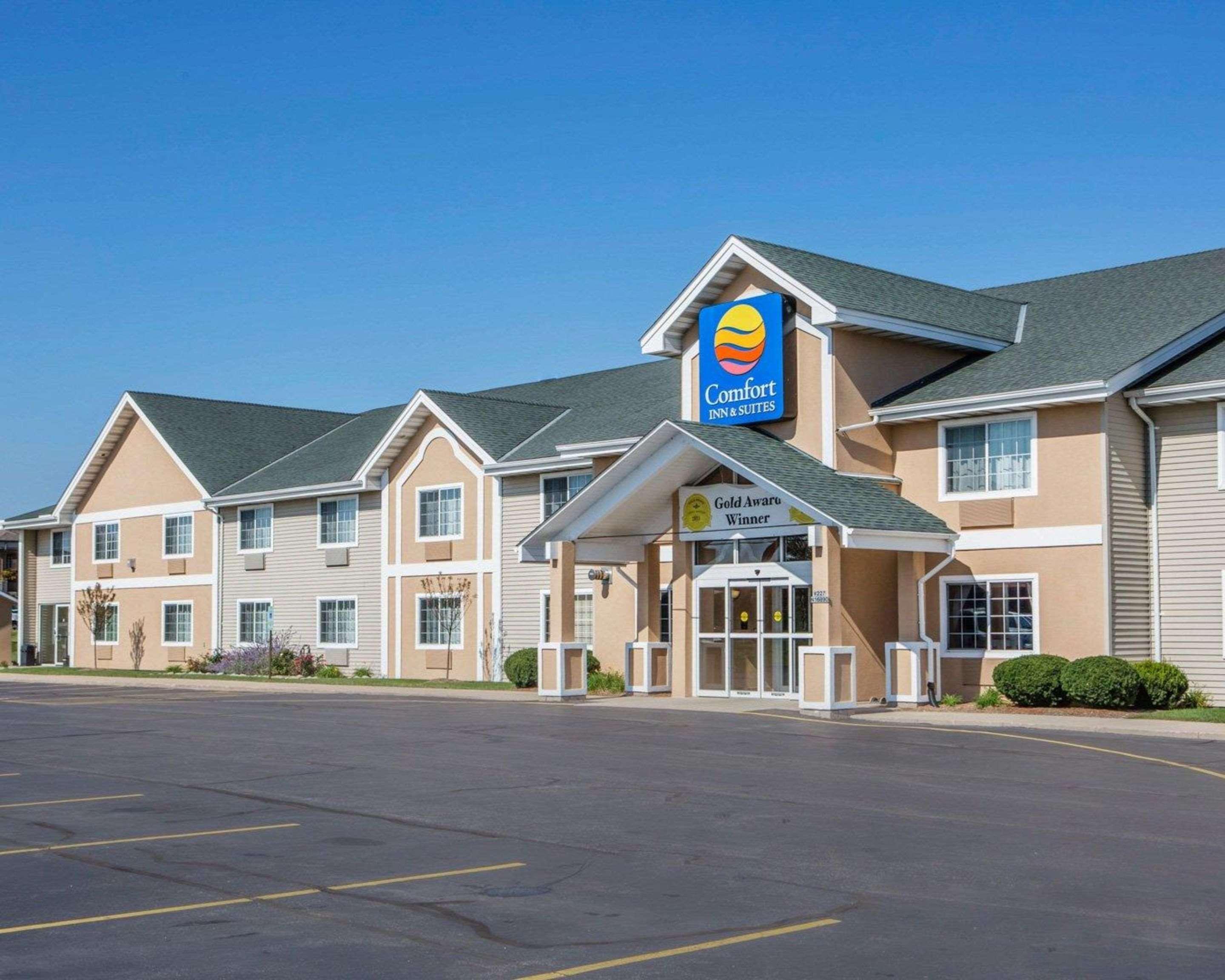 Comfort Inn & Suites Jackson - West Bend Jackson (Washington County) Exterior foto
